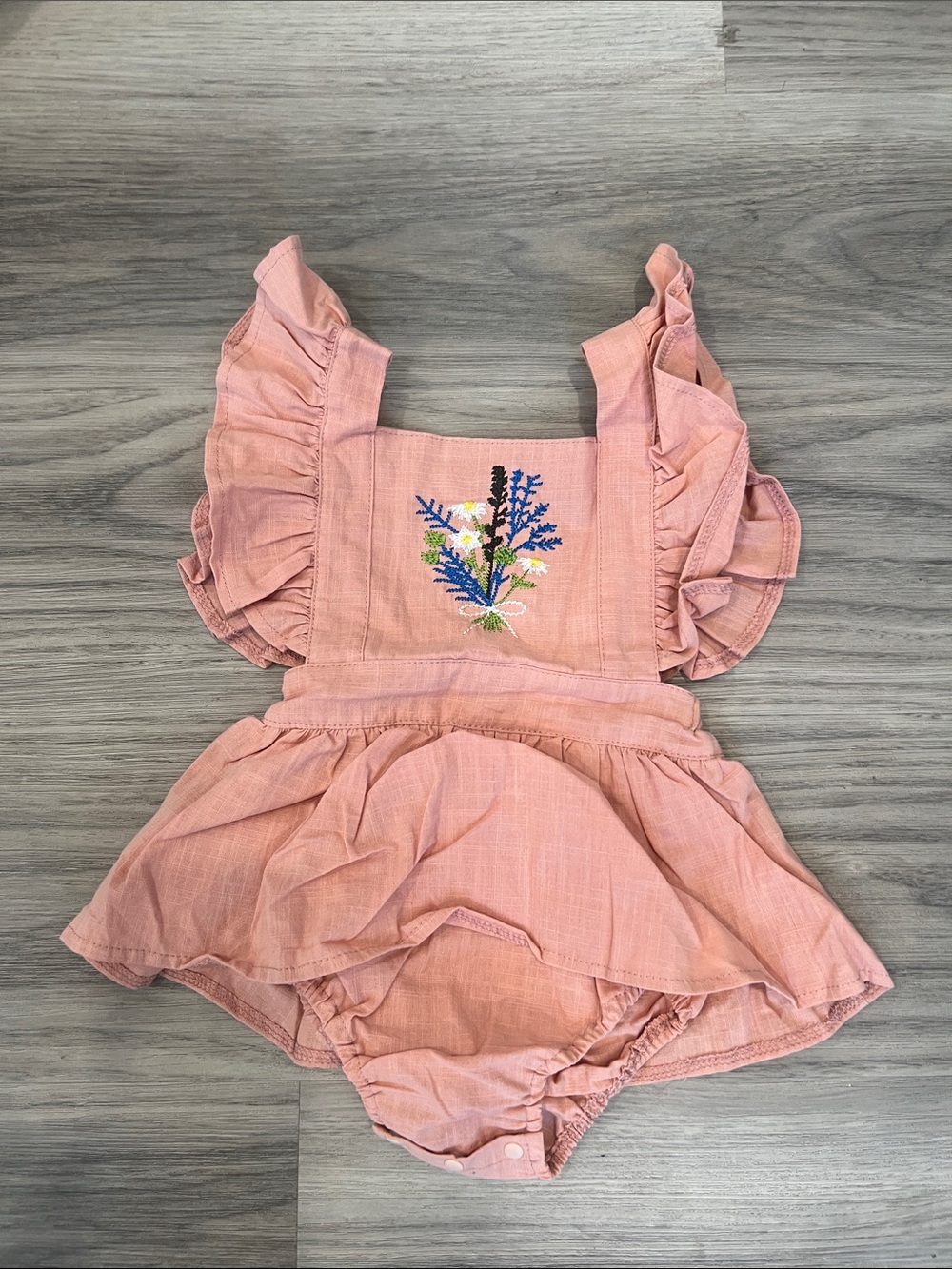 Gorgeous vintage Pink linen Ruffle Floral Embroidered Romper's 12-18 month NWOT